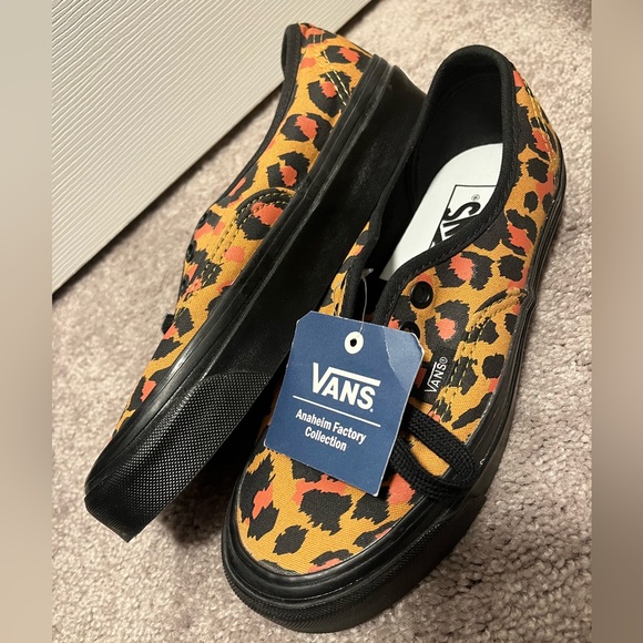 VANS / Leopard Print Sneakers / Size 6 - Picture 3 of 5
